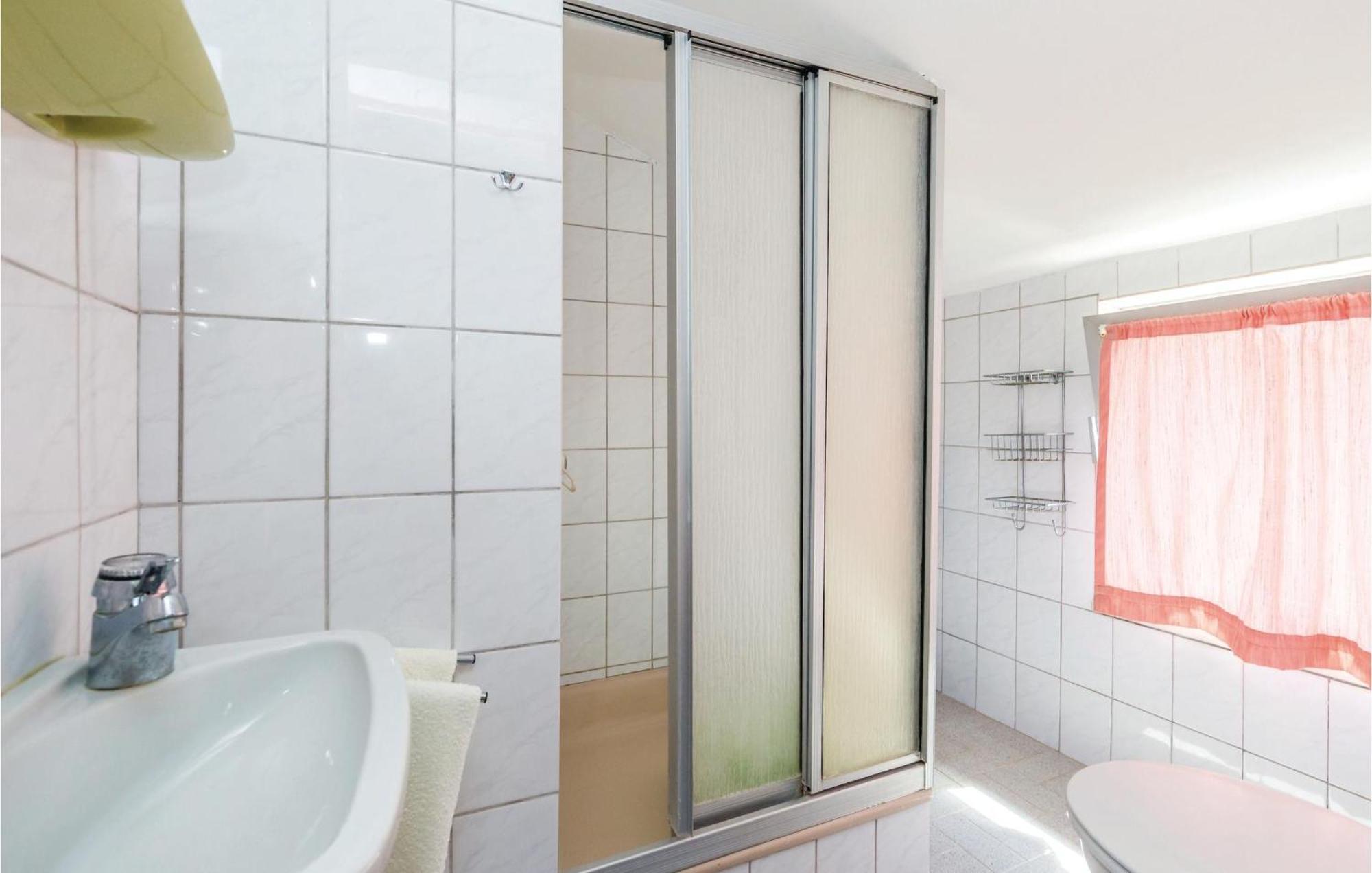 Lovely Apartment In Kampor With Kitchen Ngoại thất bức ảnh